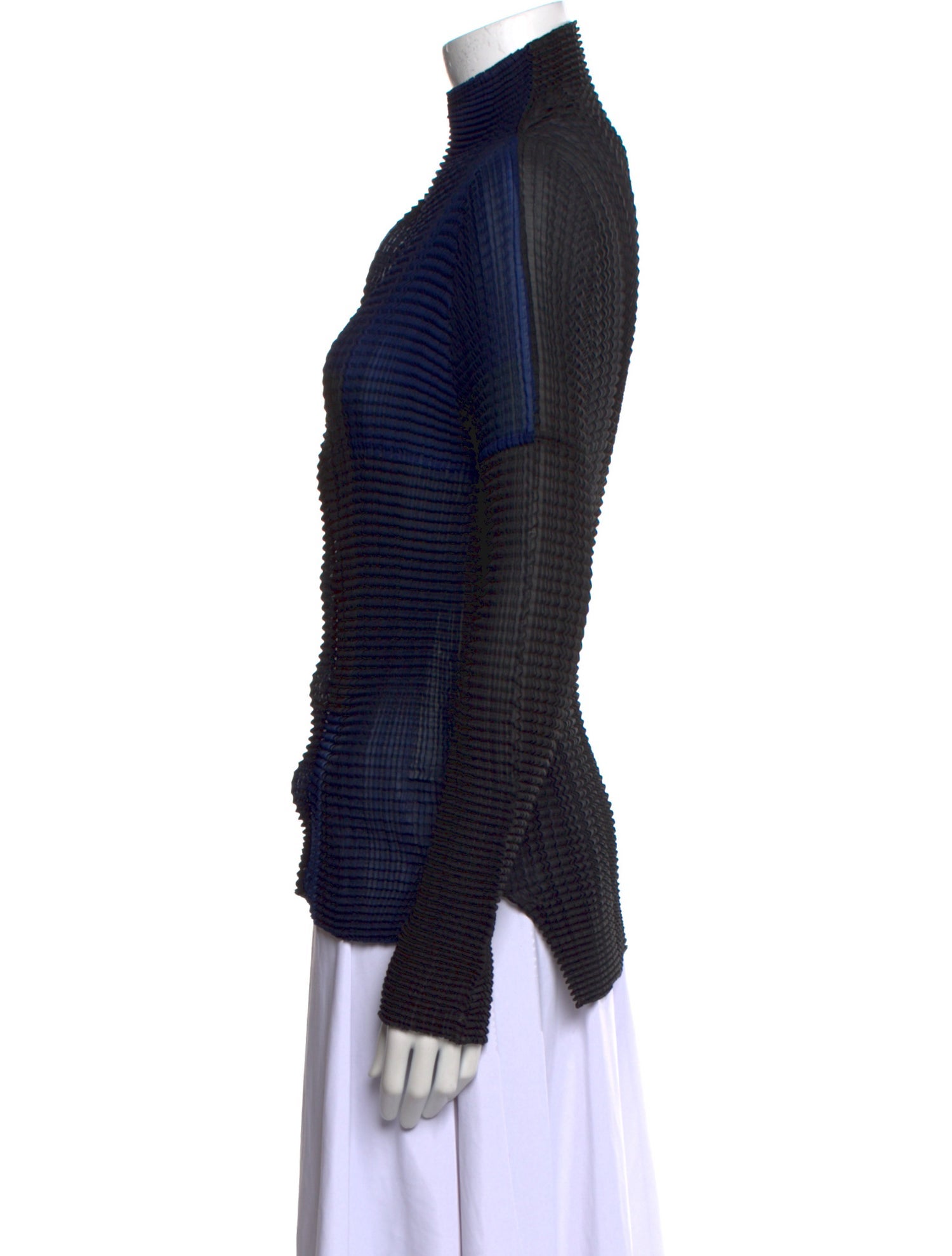 Issey Miyake V-Neck Long Sleeve Top