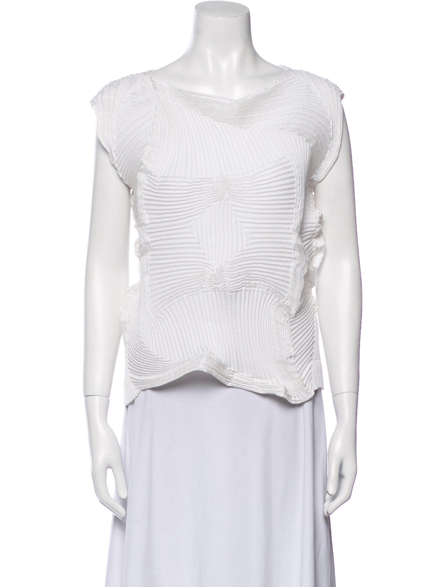 Issey Miyake Scoop Neck Sleeveless Top