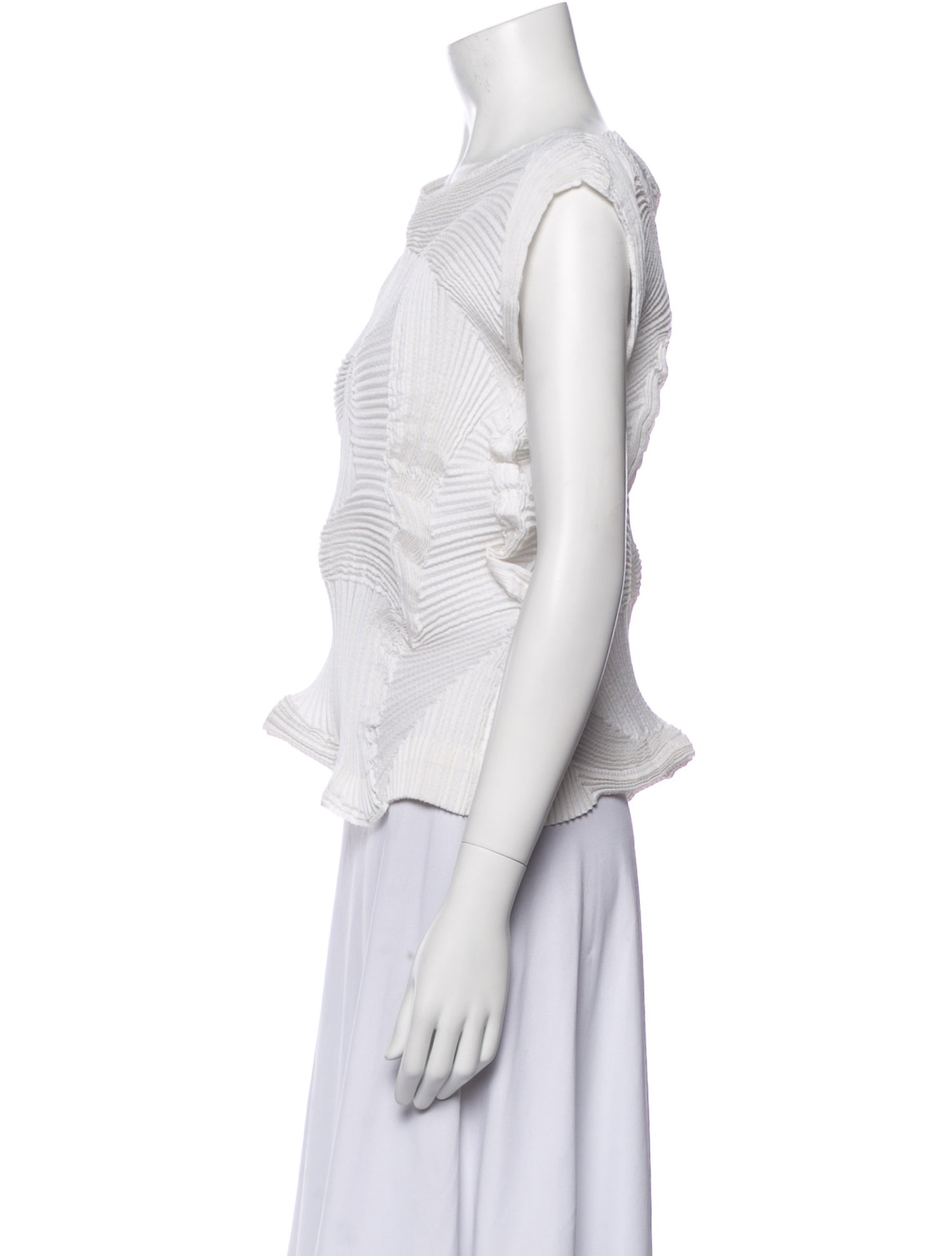 Issey Miyake Scoop Neck Sleeveless Top