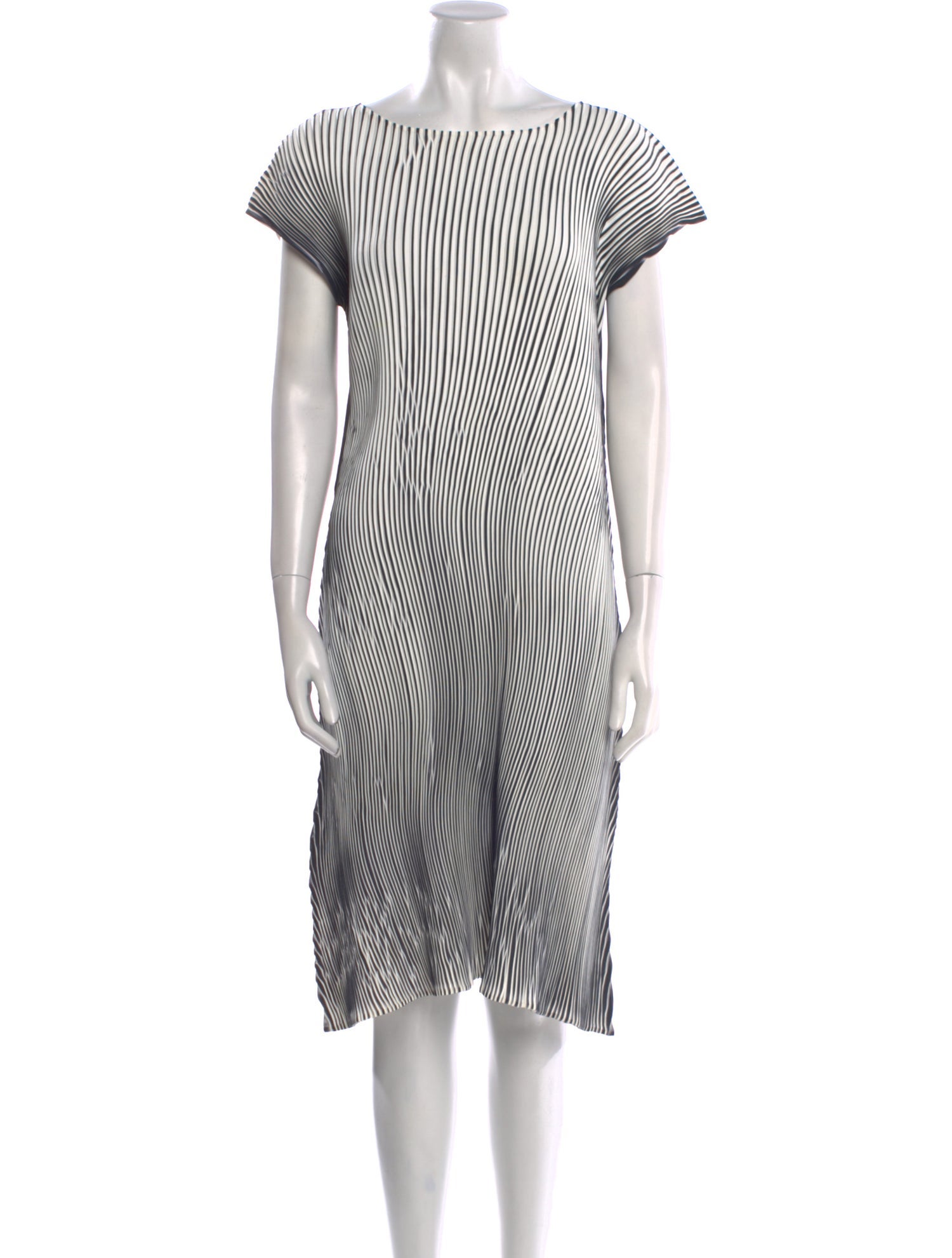Issey Miyake 2014 Knee-Length Dress