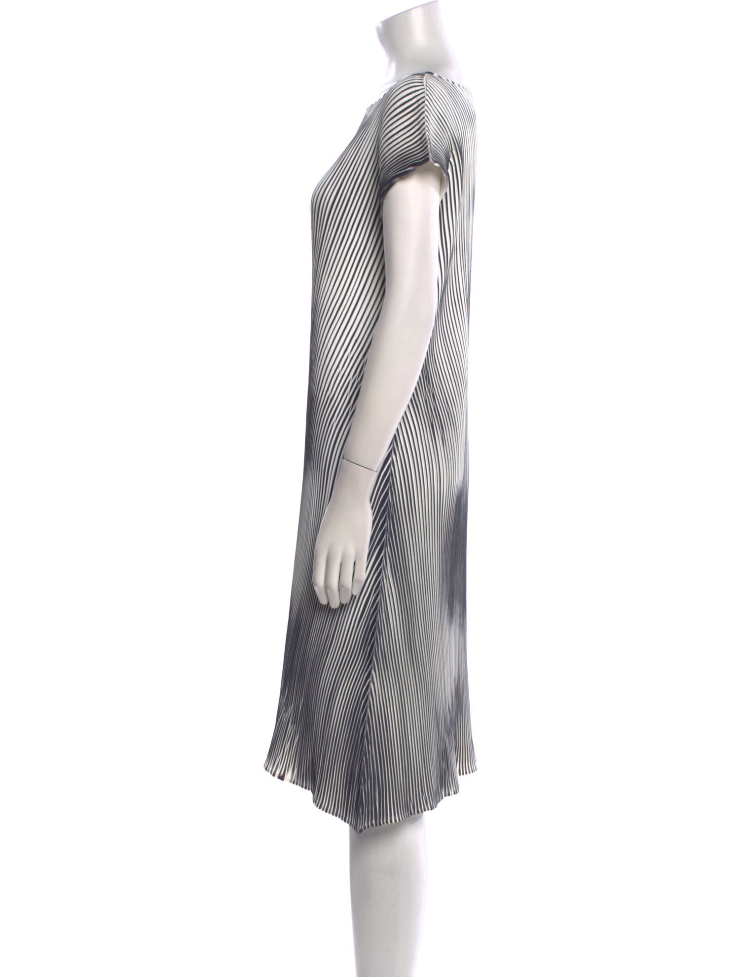 Issey Miyake 2014 Knee-Length Dress