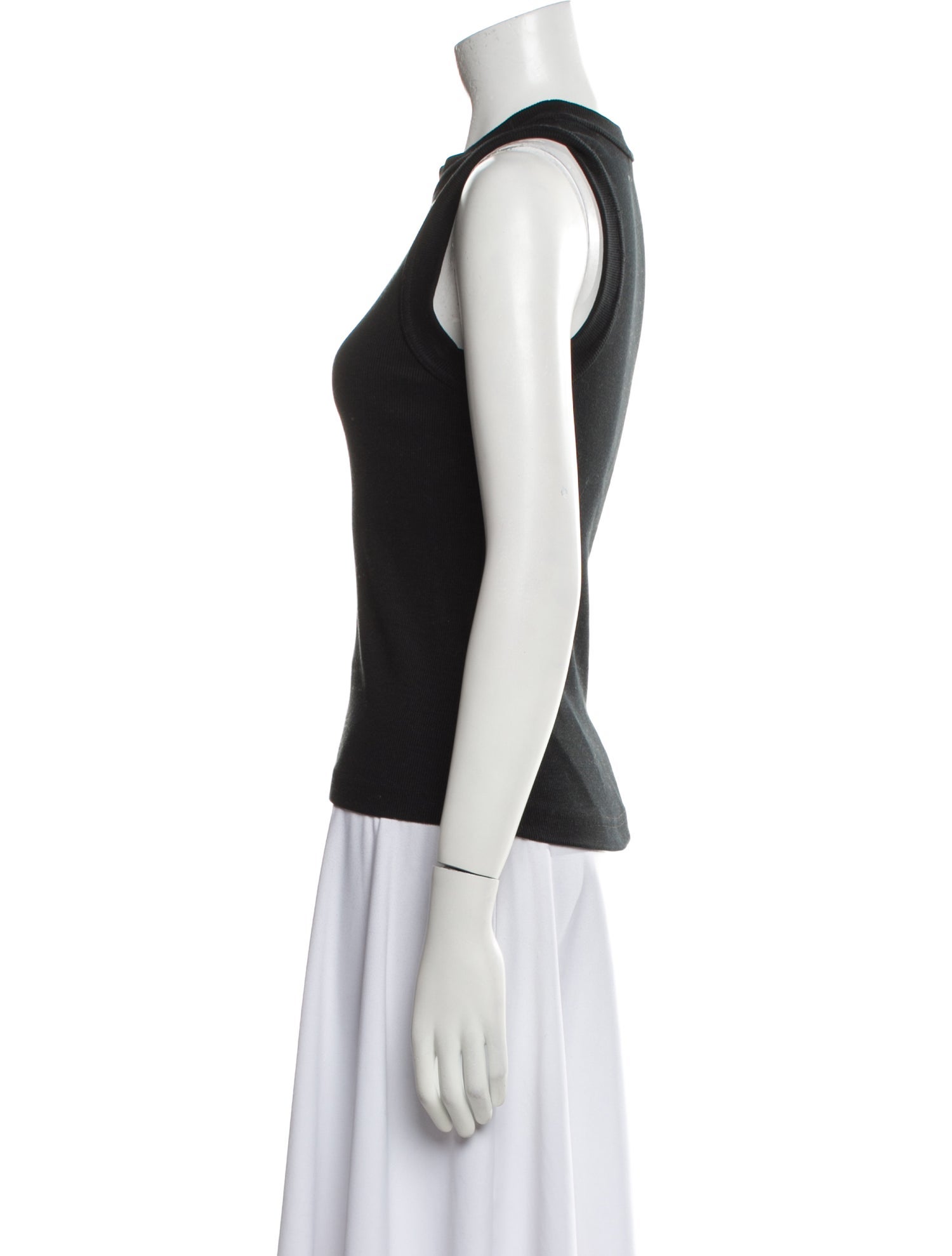 Renggli Crew Neck Sleeveless Top