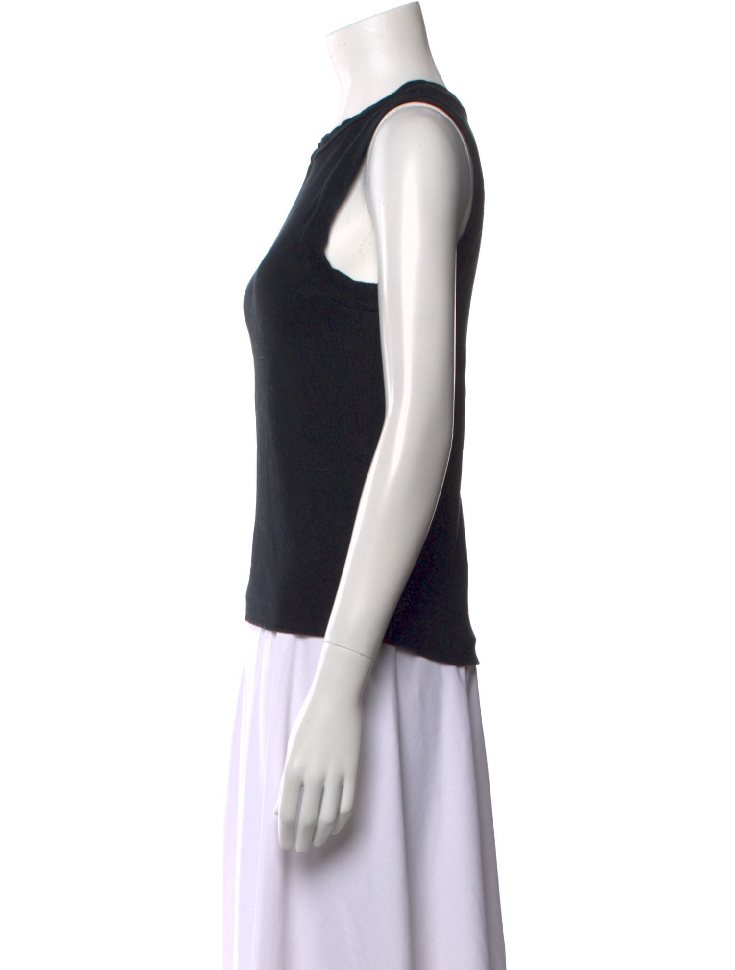 Renggli Crew Neck Sleeveless Top