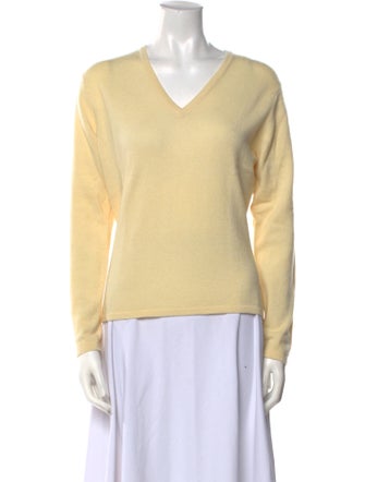 Johnstons of Elgin Cashmere V-Neck Sweater