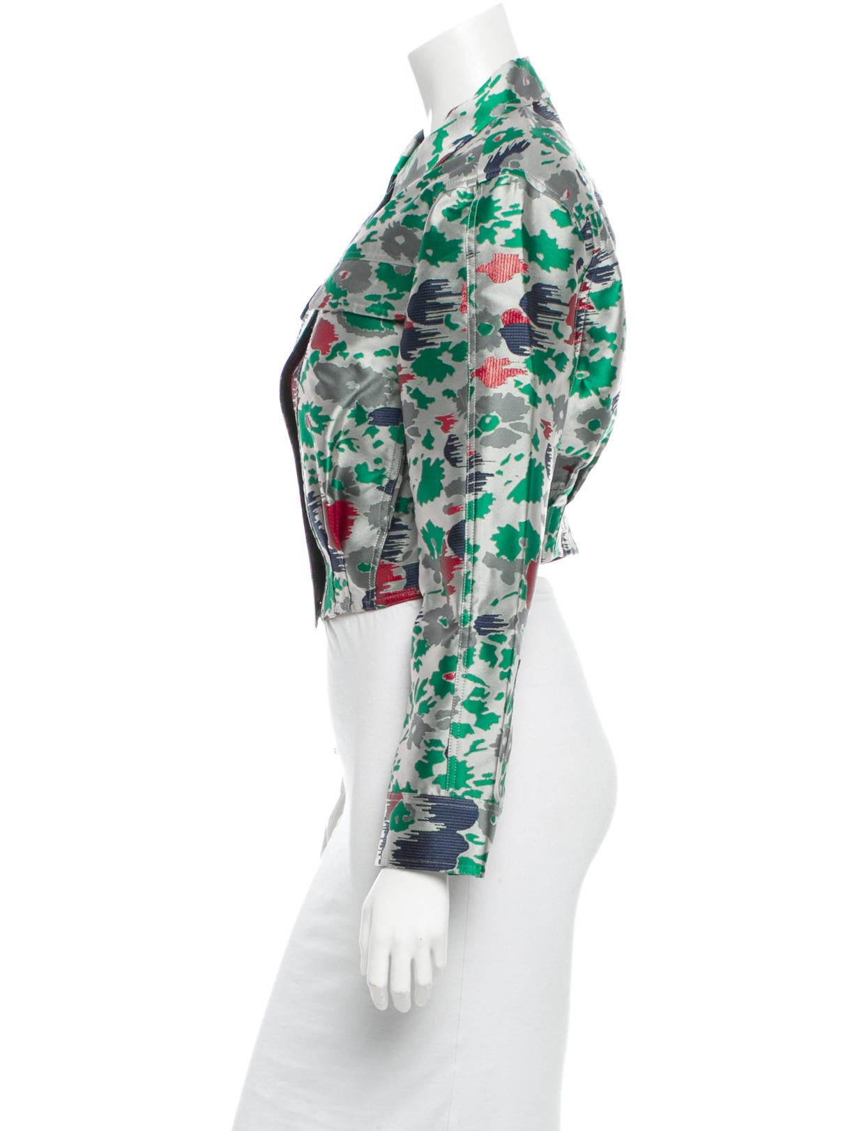 W clothing Discover our latest women's fashion collection and our one-of-a-kind personal stylist shopping experiences. Shop women’s high fashion.