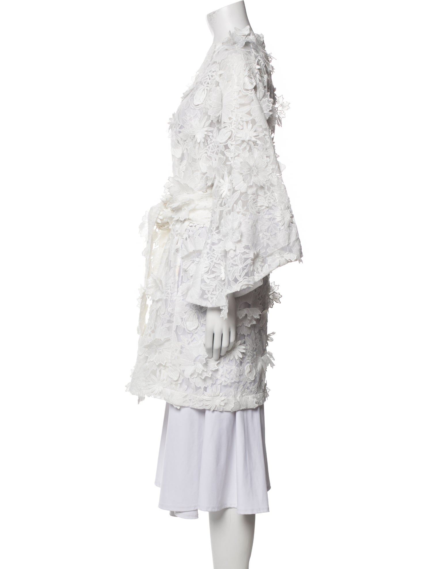 La Vie Style House Embroidered Accent Robe