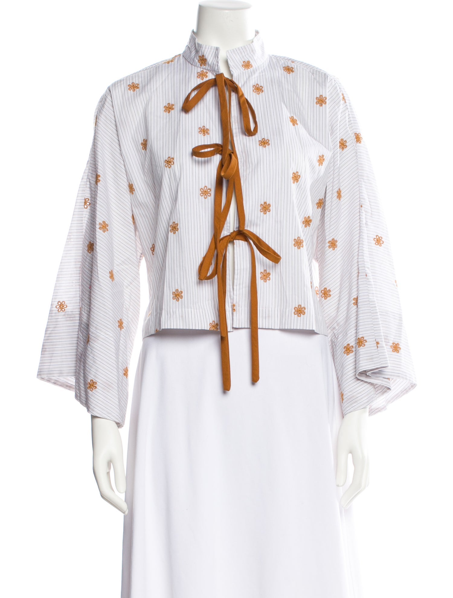 La Vie Style House Printed Three-Quarter Sleeve Crop Top