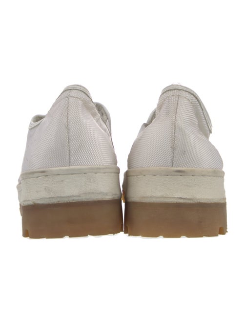 Linder Canvas Sneakers