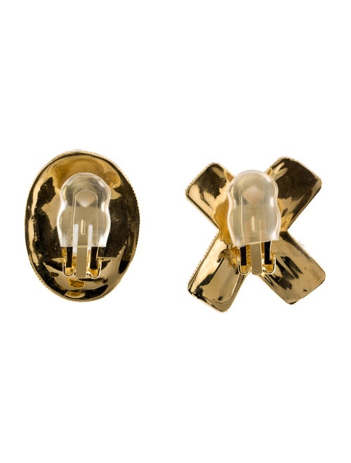 Linder XO Clip-On Earrings