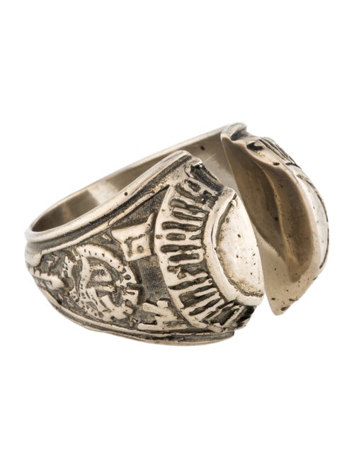 Linder Class Signet Ring