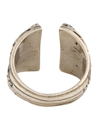Linder Class Signet Ring