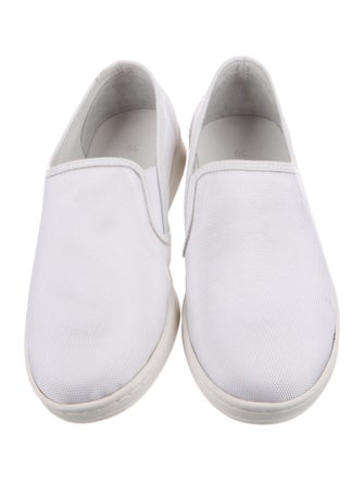 Linder Canvas Sneakers