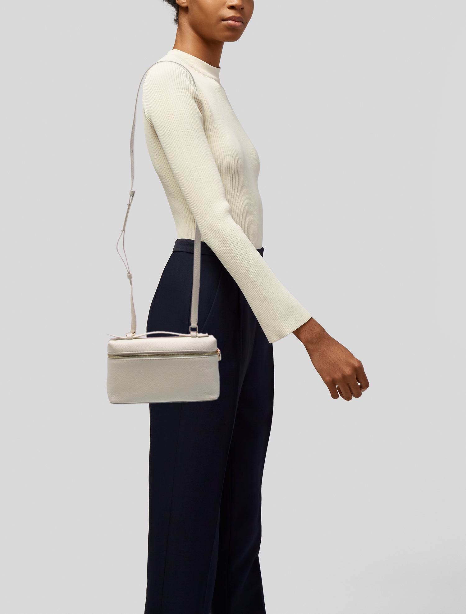 Loro Piana Calfskin Extra Pocket L 19