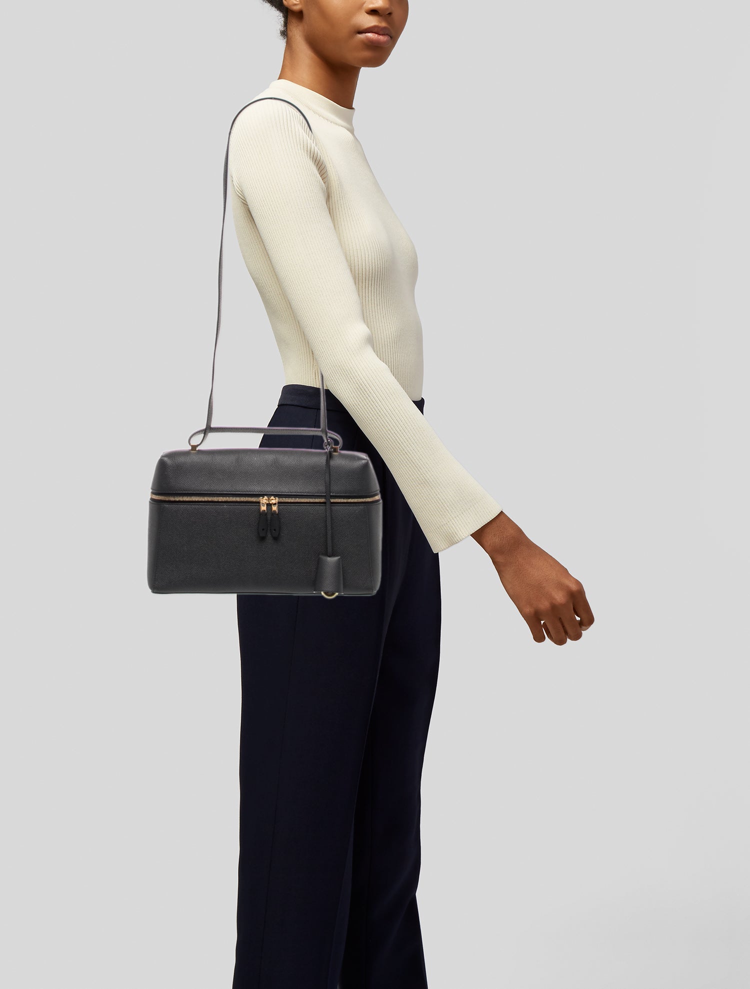 Loro Piana☆美品☆ Loro Piana Saffiano Leather Extra Pocket L 27 - Black Shoulder