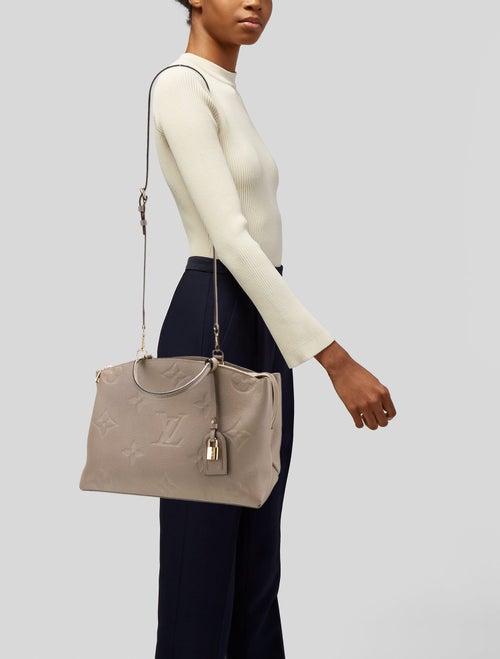 Louis Vuitton Monogram Giant Grand Palais