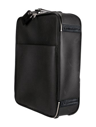 Louis Vuitton Taiga Leather Pégase MM