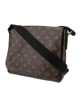 Louis Vuitton LV Monogram District PM