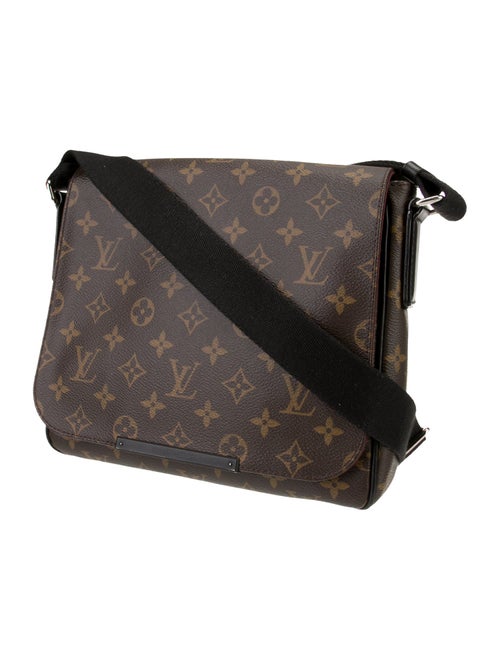 Louis Vuitton LV Monogram District PM