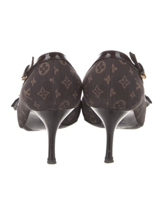 Louis Vuitton LV Monogram Canvas Pumps