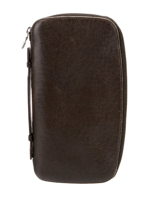 Louis Vuitton Louis Vuitton Taiga Atoll travel case