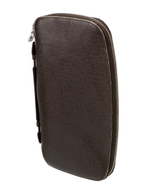 Louis Vuitton Louis Vuitton Taiga Atoll travel case