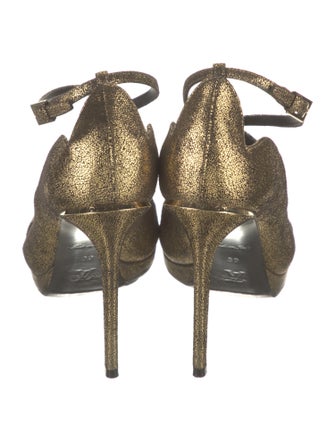 Louis Vuitton Leather T-Strap Sandals