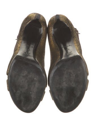 Louis Vuitton Leather T-Strap Sandals