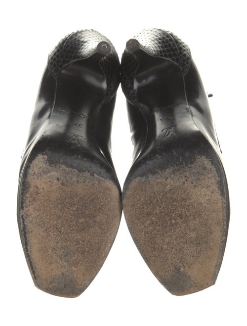 Louis Vuitton Leather T-Strap Pumps