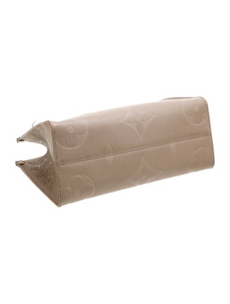 Louis Vuitton Monogram Giant OnTheGo MM