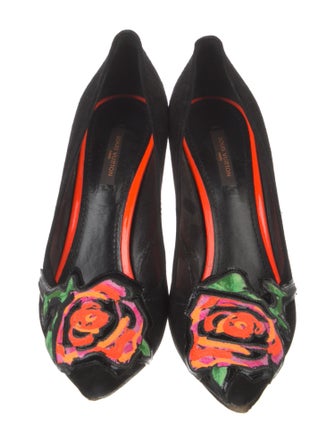 Louis Vuitton Suede Graphic Print Pumps