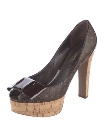 Louis Vuitton Monogram Pattern Leather Pumps