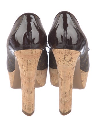 Louis Vuitton Monogram Pattern Leather Pumps