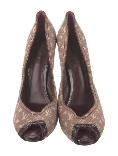 Louis Vuitton Monogram Pattern Canvas Pumps