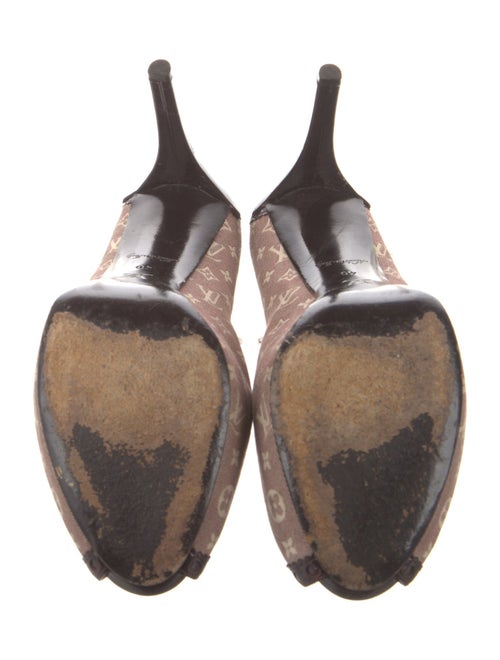Louis Vuitton Monogram Pattern Canvas Pumps