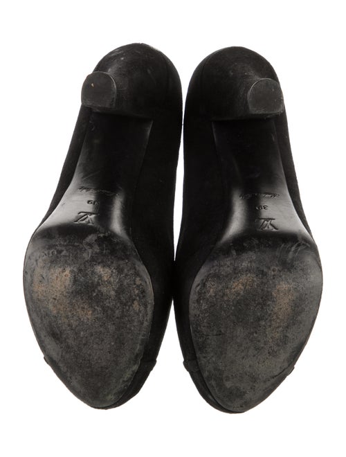 Louis Vuitton Suede Pumps