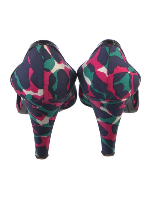 Louis Vuitton Satin Printed Pumps
