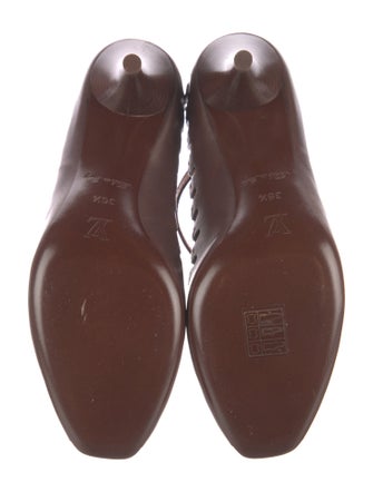 Louis Vuitton Leather Colorblock Pattern T-Strap Pumps