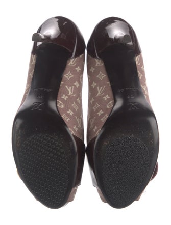 Louis Vuitton LV Monogram Canvas Pumps