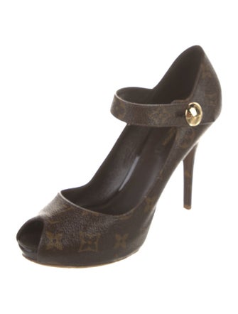 Louis Vuitton LV Monogram Pumps
