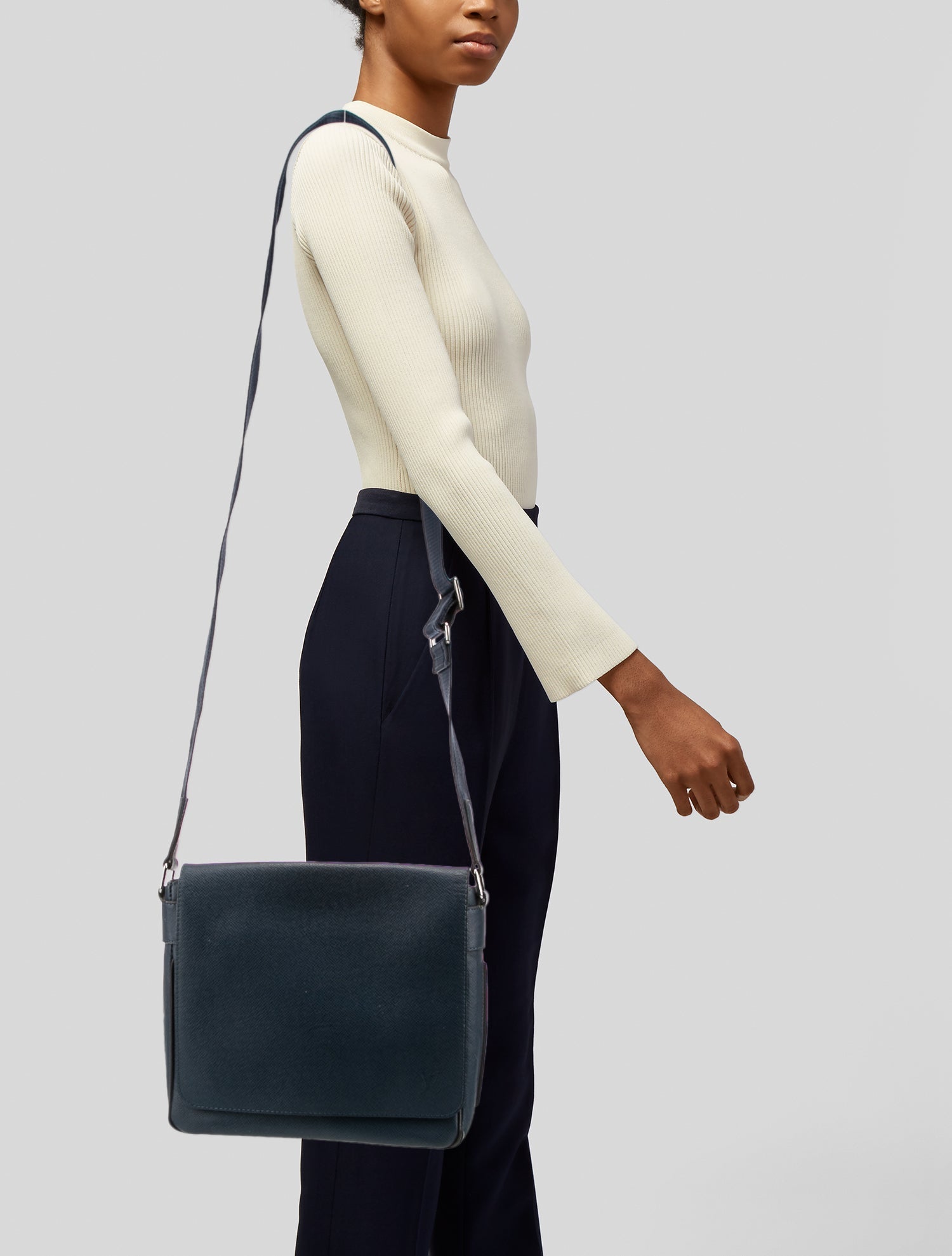 Louis Vuitton Taiga Leather Reporter PM