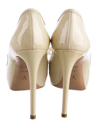 Louis Vuitton Damier Azur Pattern Patent Leather Pumps