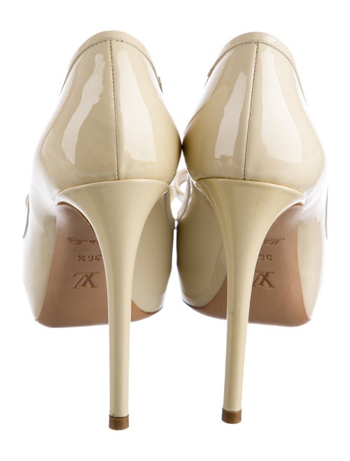 Louis Vuitton Damier Azur Pattern Patent Leather Pumps