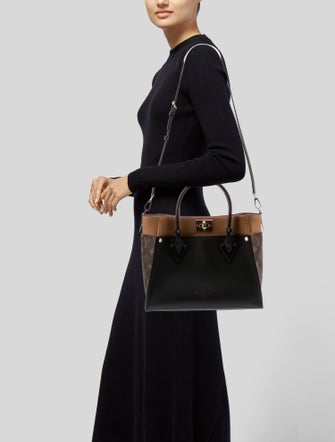 Louis Vuitton Signature On My Side MM