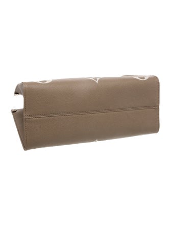 Louis Vuitton Monogram Giant OnTheGo MM