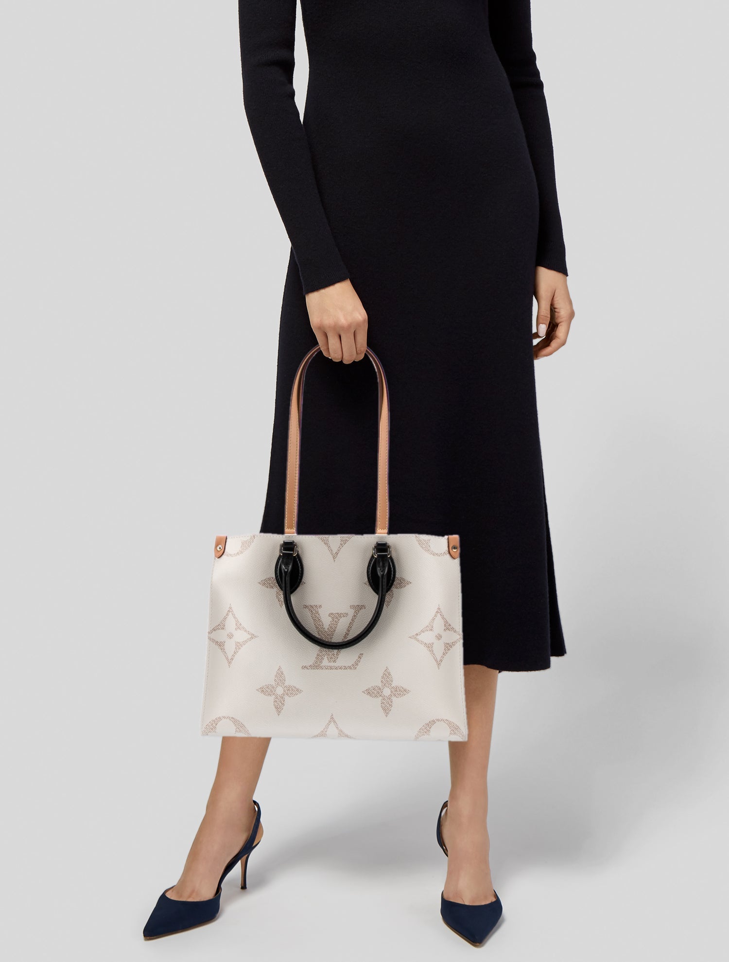 Louis Vuitton Monogram Giant OnTheGo MM