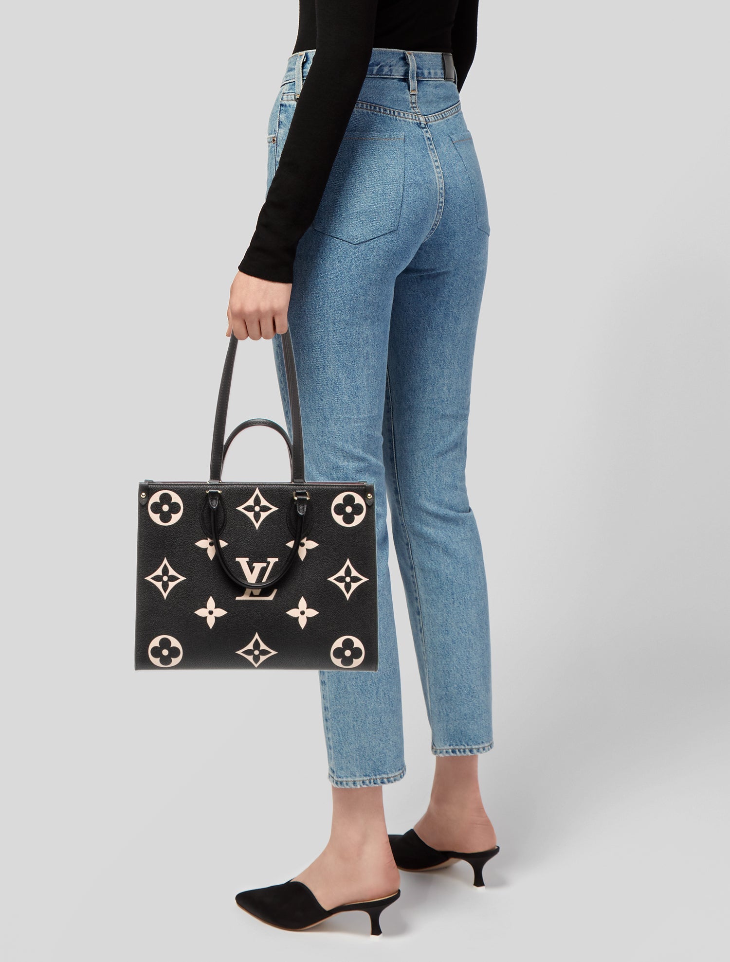 Louis Vuitton Monogram Giant OnTheGo MM