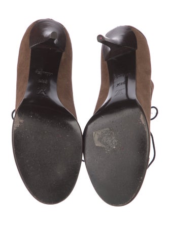 Louis Vuitton Suede Pumps