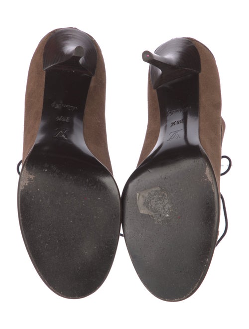 Louis Vuitton Suede Pumps