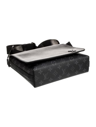 Louis Vuitton Monogram Eclipse District PM