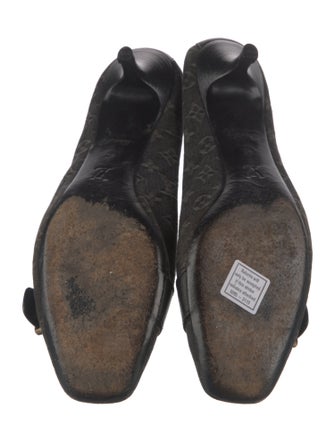 Louis Vuitton LV Monogram Canvas Pumps